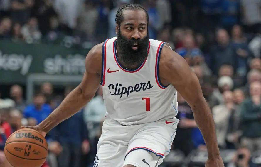 快船球员公开质疑裁判判罚尺度，引争议，中文记者这么同时.